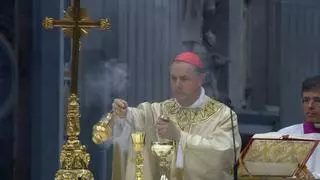 Artime, el cardenal asturiano, oficia en el Vaticano la octava misa del novenario dedicado a Francisco: “Jesús resucitado no tenía miedo de nada ni de nadie”