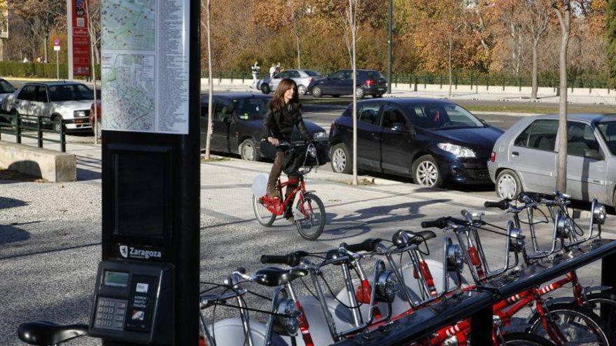 Zaragoza tendrá que prohibir a las bicis circular por las aceras