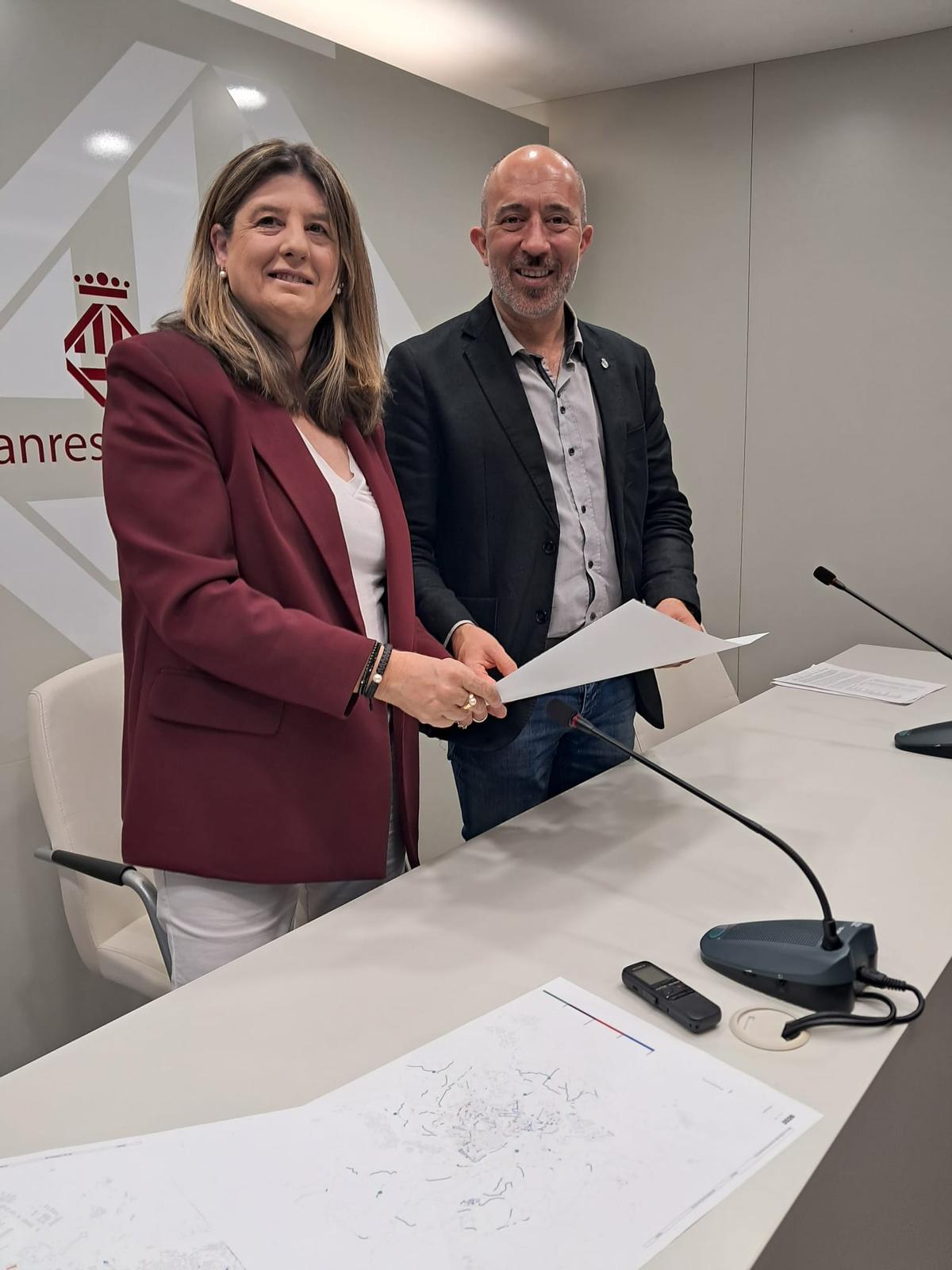 La regidora Mariana Romero i l'alcalde Marc Aloy