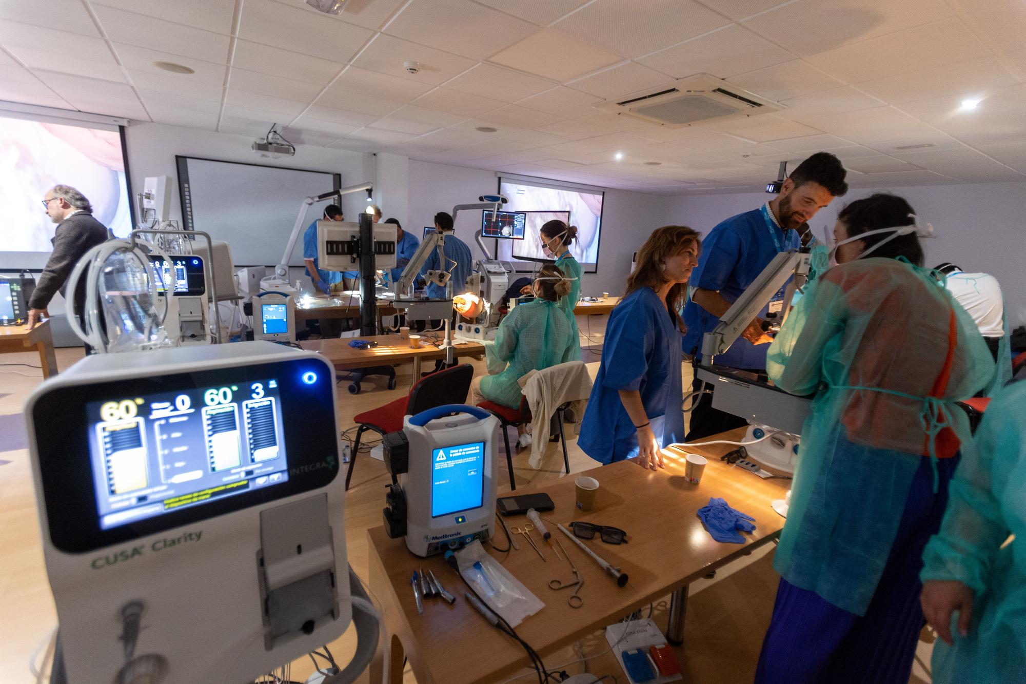 Cabezas realistas para entrenar la cirugía de tumores cerebrales en Alicante