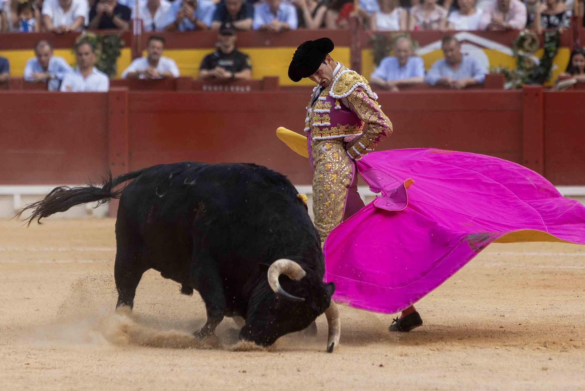 Manzanares, Roca Rey y Navalón no defraudan en la Feria de Hogueras 2025