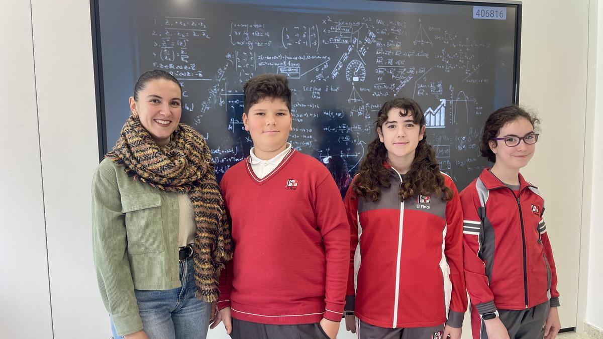 La profesora María Berrocal y los alumnos del Colegio El Pinar ganadores en la Olimpiada Matemática Thales.