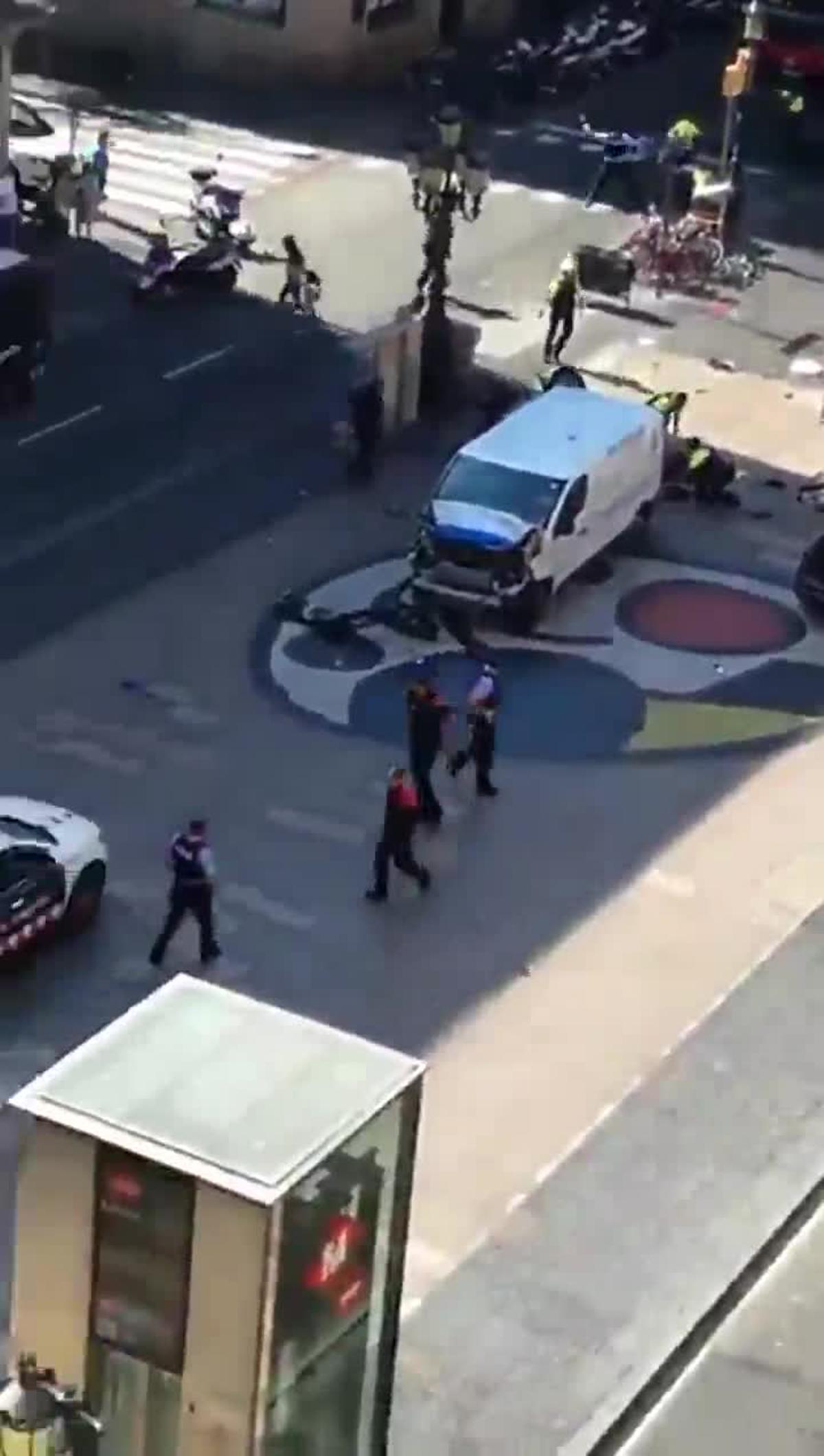 Primeras imágenes de La Rambla después del atentado terrorista