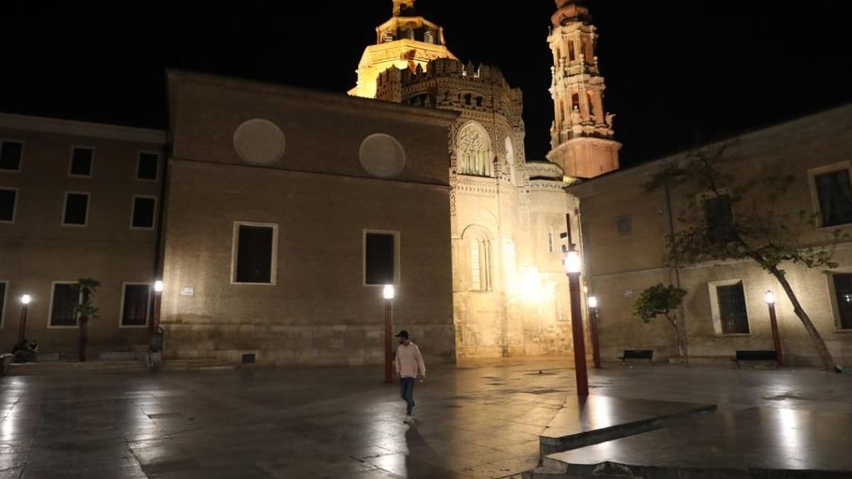 Plaza de San Bruno junto a La Seo de Zaragoza.