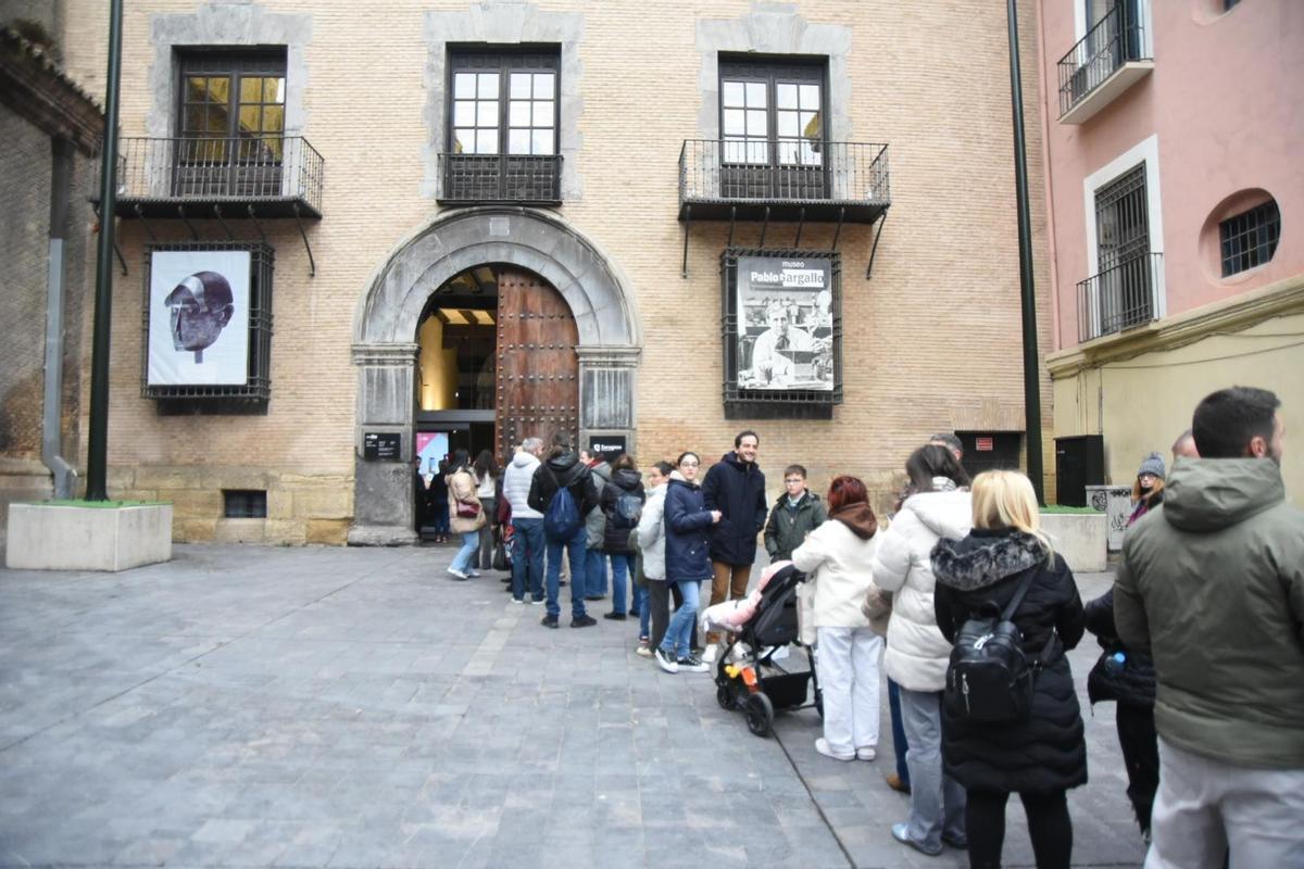 En imágenes | Gran ambiente en los museos de Zaragoza por San Valero