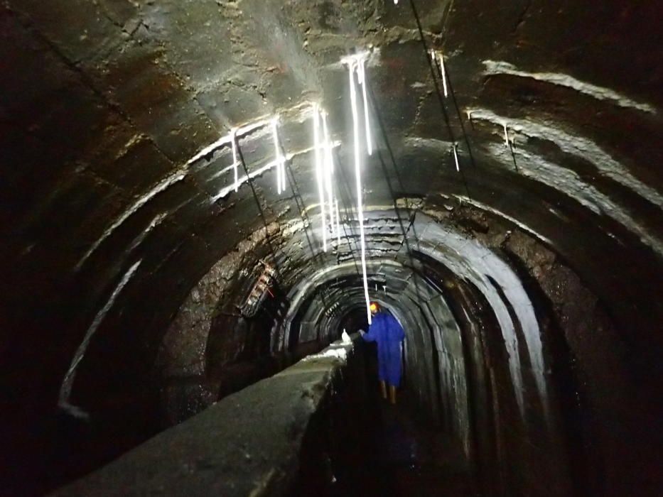 El túnel de A Pasaxe, un surtidor de agua bajo Valladares