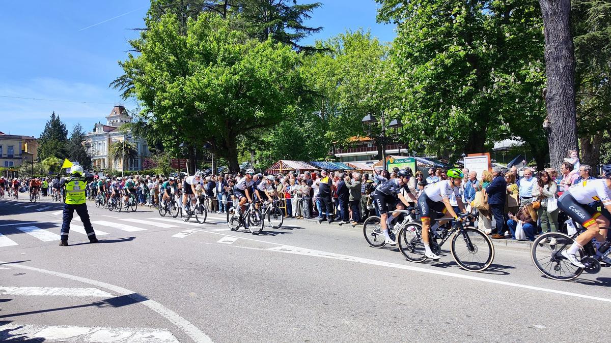 El paso de la Vuelta Ciclista a Asturias por Grado
