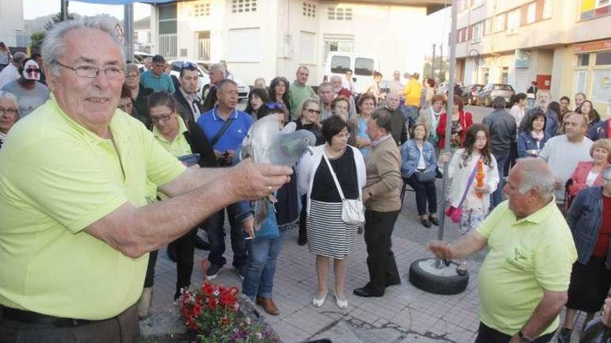 Subasta de una paloma en Espíritu Santo. // Santos Álvarez