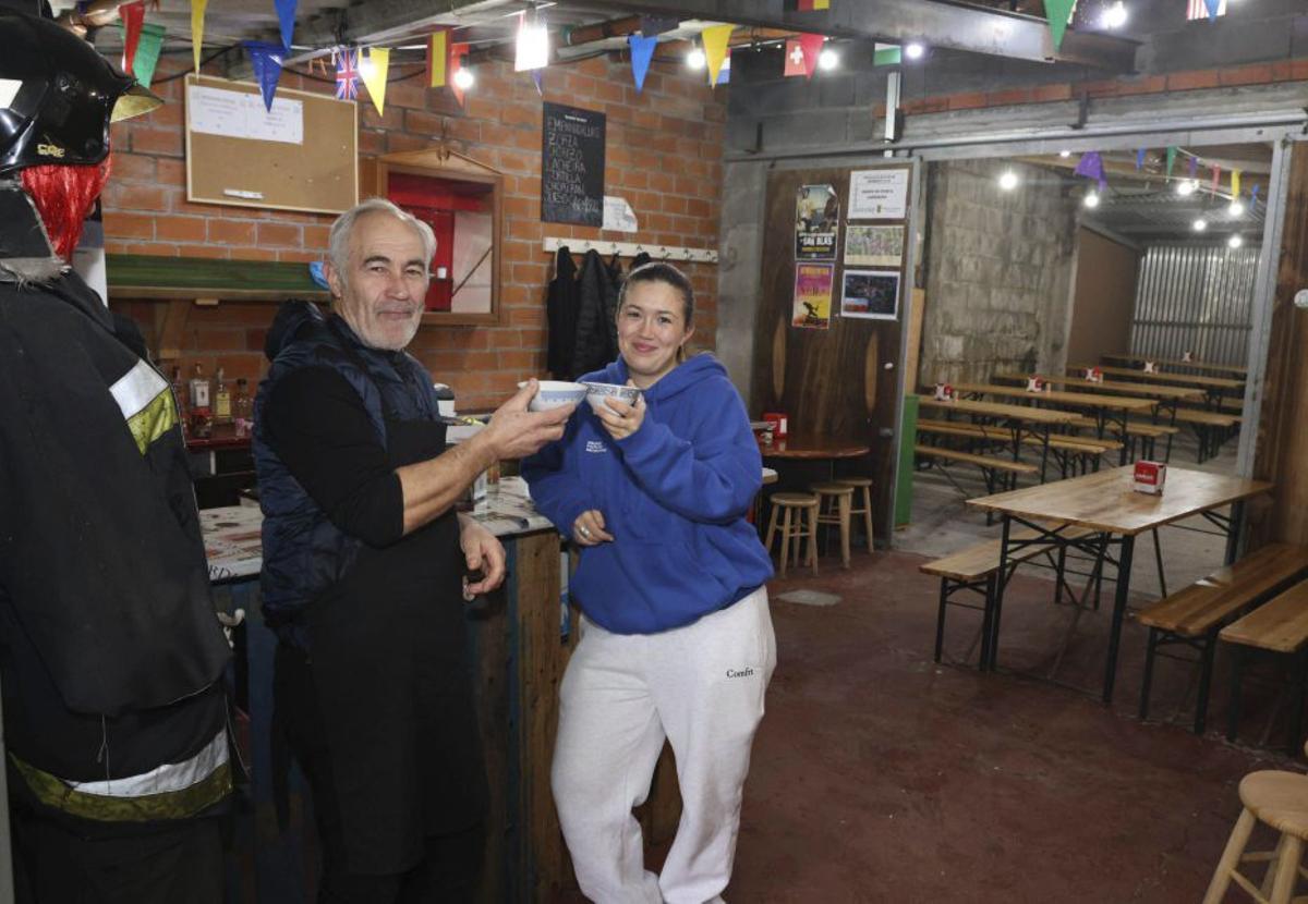 José Carballo coa filla Claudia no Furancho do Bombeiro. |  A.Villar