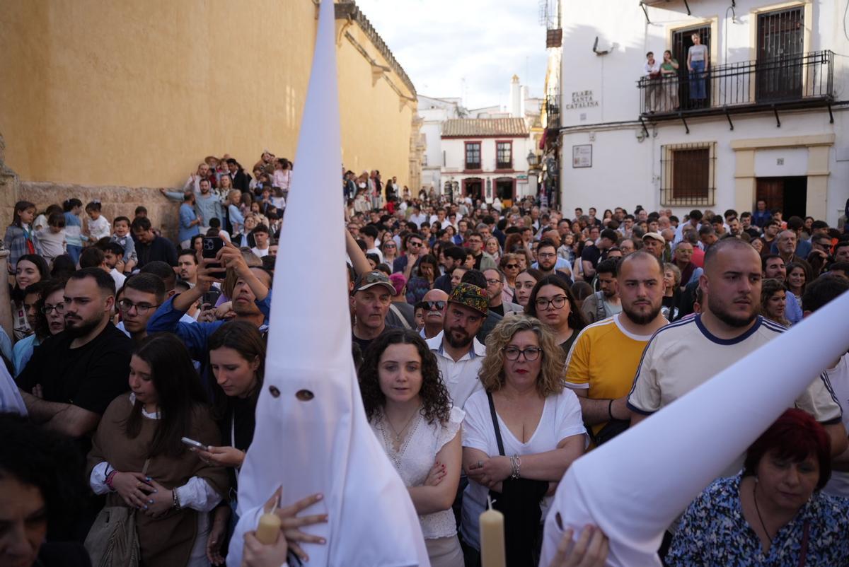 La salida procesional de la Presentación al Pueblo de Jesús de los Afligidos, en imágenes