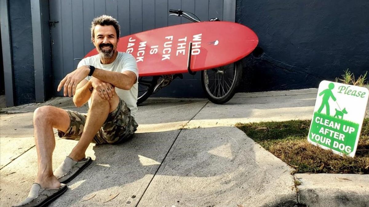 Pau Donés, amante del surf en su etapa californiana.