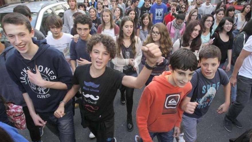 Manifestación de universitarios y estudiantes de enseñanza media en Santiago el pasado año. // X. Álvarez