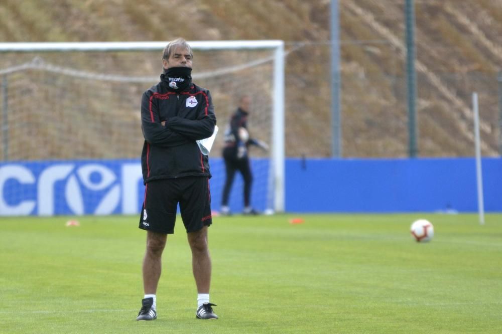 La plantilla deportivista vuelve a ejercitarse en las instalaciones de Abegondo a las órdenes de Natxo González antes de anunciar la lista de convocados, en la que entran Vicente Gómez y Borja Valle.