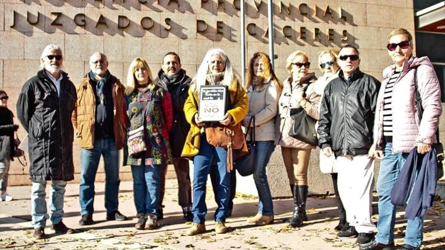 Más de 12.300 firmas para apoyar el indulto a los hosteleros de La Madrila de Cáceres