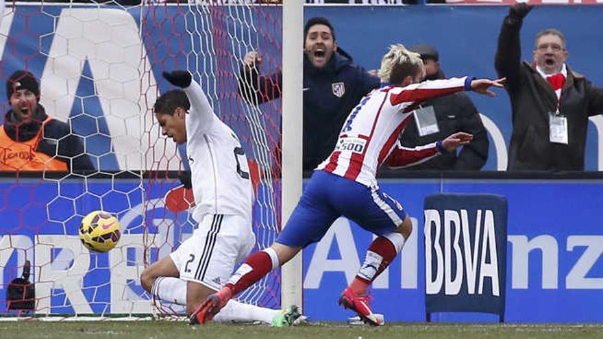 Griezmann, uno de los mejores del partido, celebra el tercer gol.