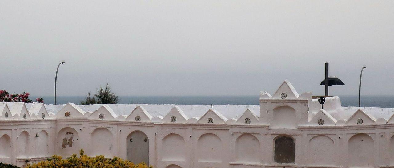 El mar només es pot veure des de la part superior del cementiri mariner de l’Escala