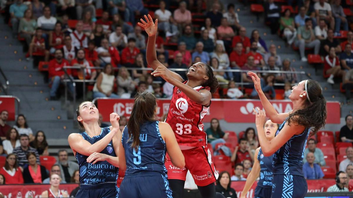 Mawuli durante una acción contra el DInamo Sassari.