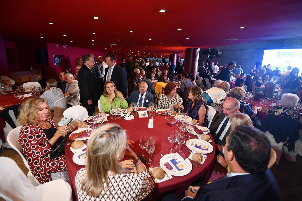 Participantes en una anterior edición de la cena de Amigos de Pontevedra.