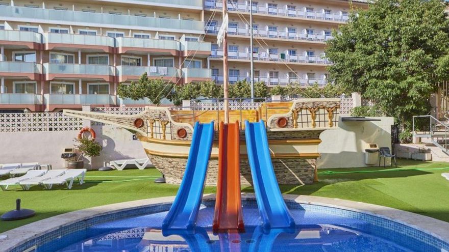 La piscina d’un hotel de Lloret de Mar. | DDG