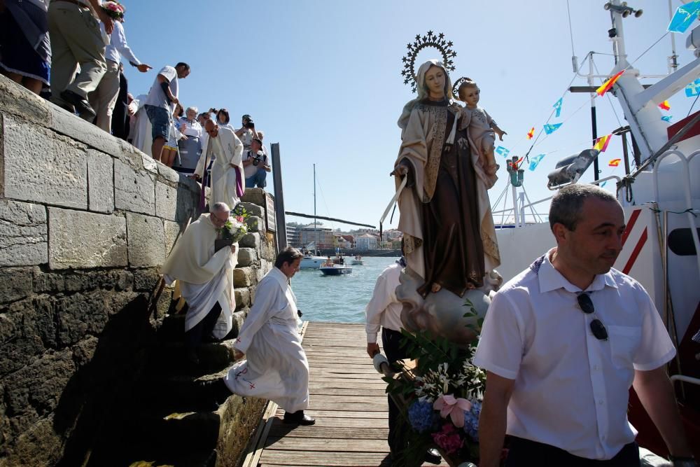 Misa y procesión del Carmen en Luanco