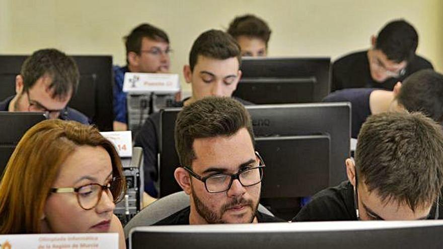 Alumnos del instituto de Formación Profesional Carlos III de Cartagena.