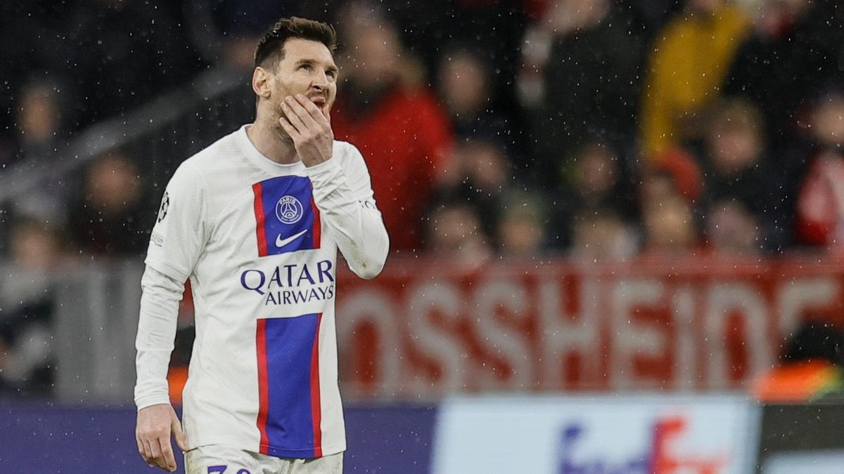 Messi es lamenta després de la derrota del PSG