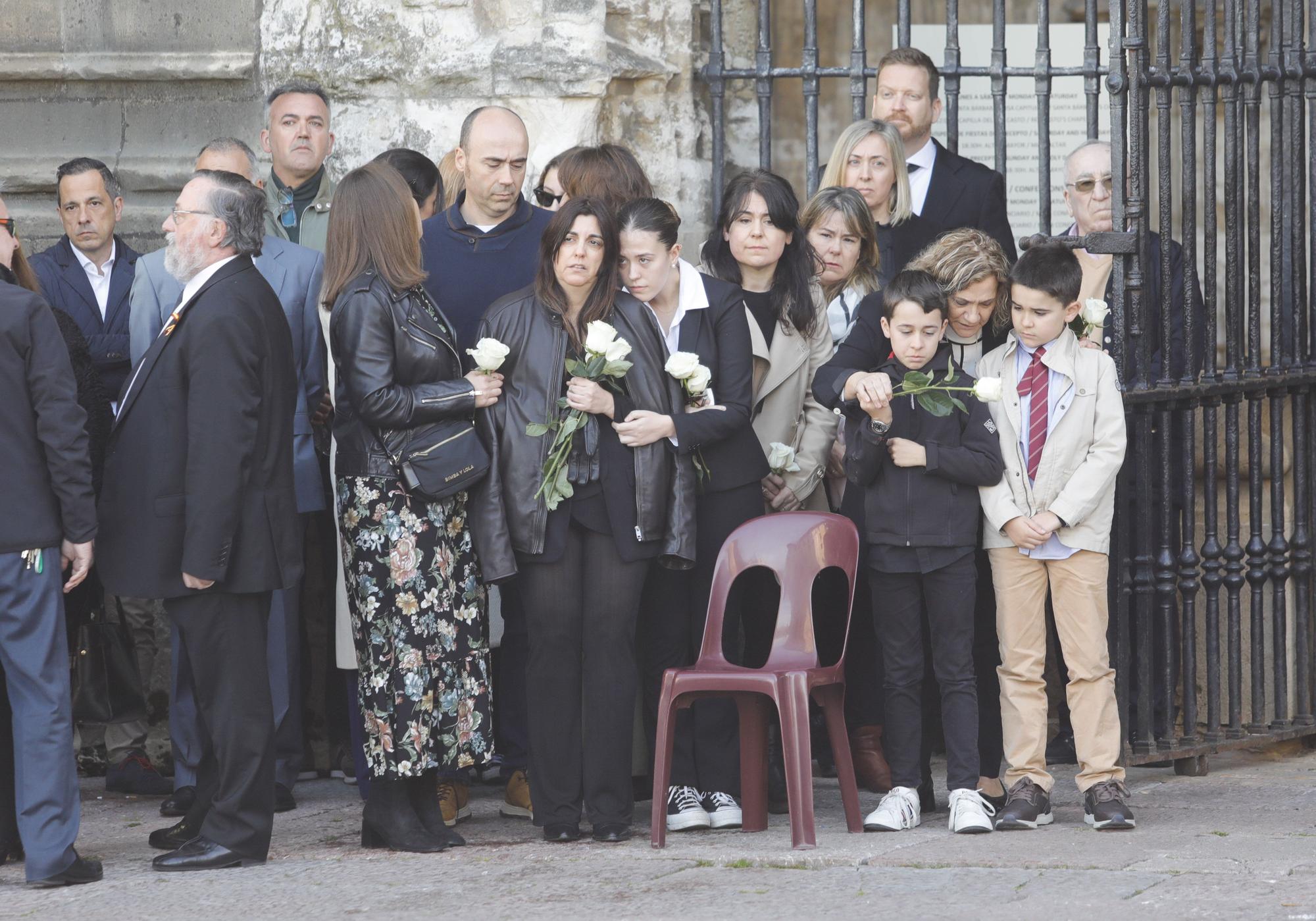 En imágenes: funeral en la catedral de Oviedo del guardia civil que evitó una masacre ciclista en Pravia