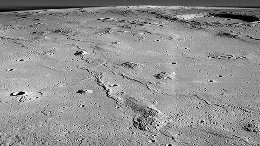Una imagen de la NASA de la superficie lunar.