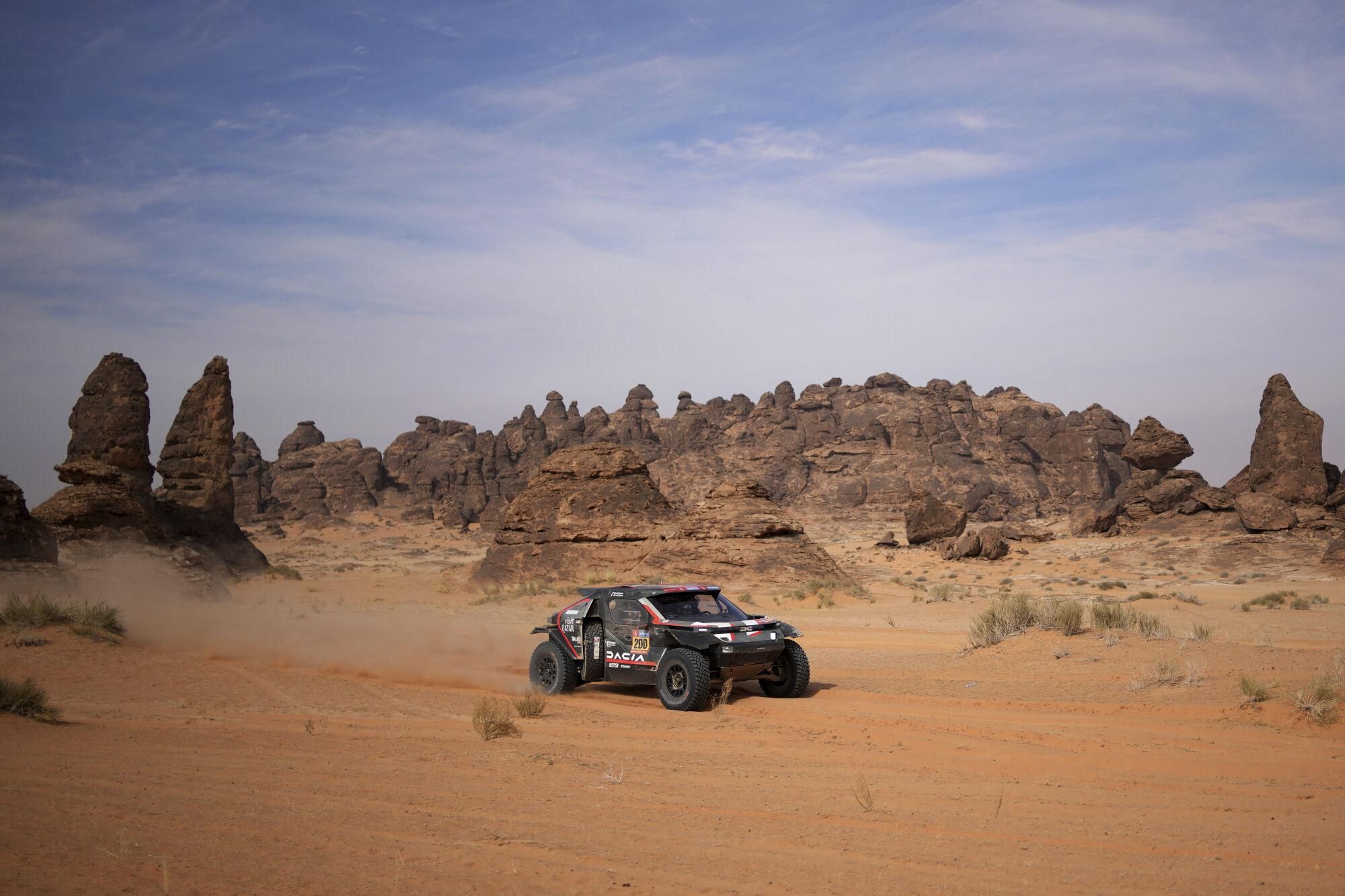 Daccia driver Nasser Al-Attiyah and co-driver Edouard Boulanger compete during the fifth stage of the Dakar Rally between Alula and Hail, Saudi Arabia, Thursday, Jan. 9, 2025. (AP Photo/Christophe Ena). EDITORIAL USE ONLY / ONLY ITALY AND SPAIN