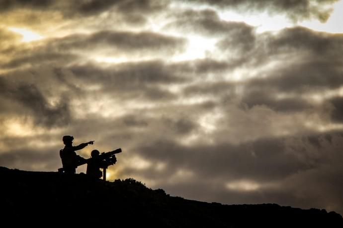 Ejercicios de adiestramiento terrestre en los campos militares de La Isleta y Pájara