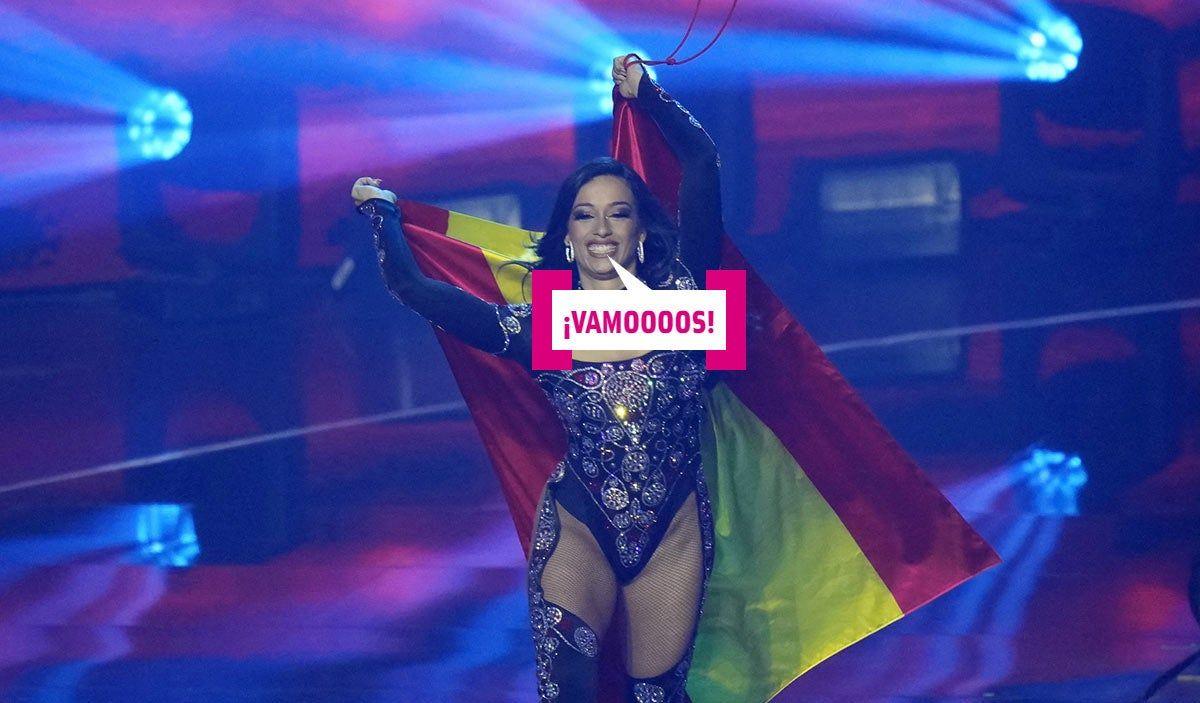 Chanel Terrero con la bandera de España en Eurovisión 2022