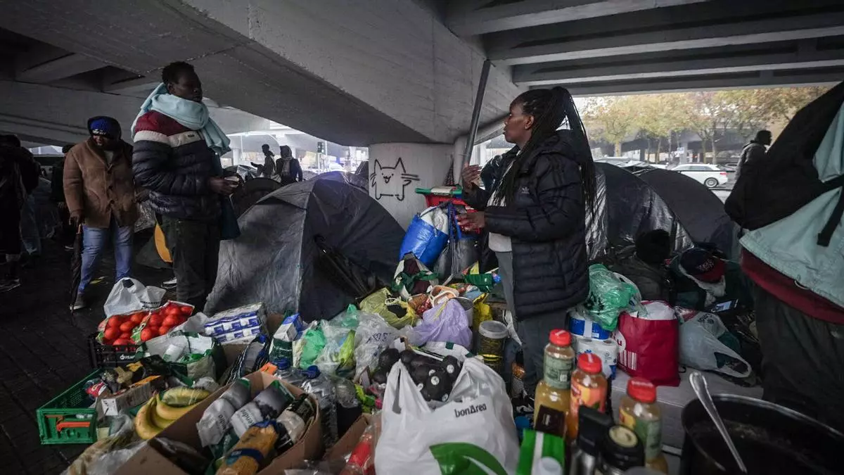 Badalona reubicará a los desalojados del B9 en un refugio temporal