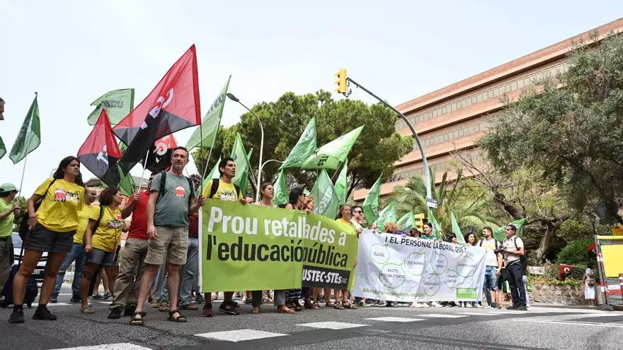 La protesta frente al Consorcio de Educación de Barcelona