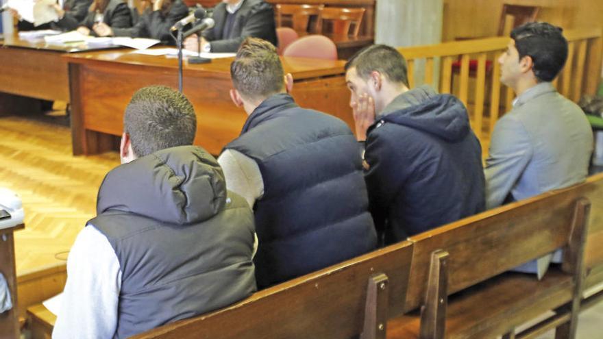 Cuatro jóvenes aceptan 2 años de cárcel por la paliza que dieron a otro en Vigo