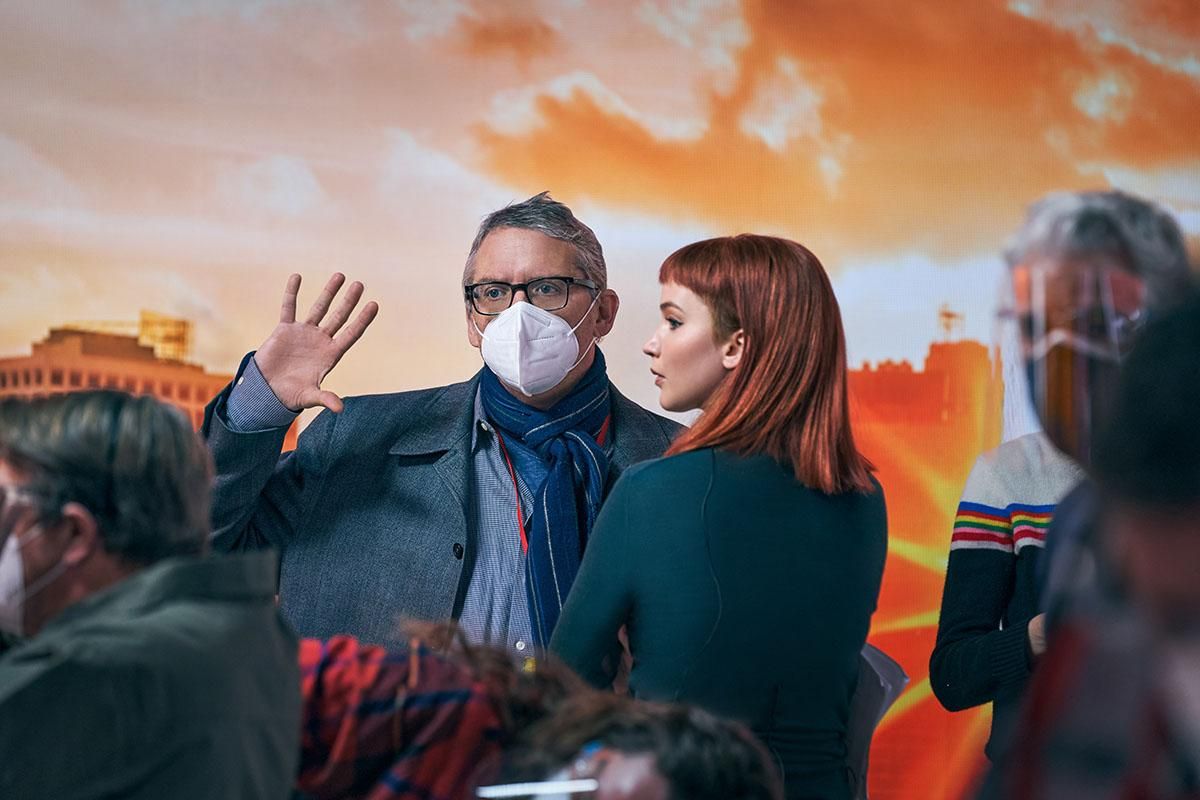El director de 'No mires arriba', Adam McKay, y Jennifer Lawrence