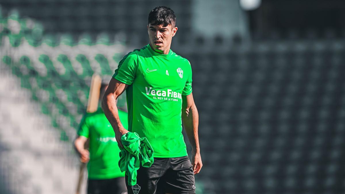 Diego González en un entrenamiento reciente con el Elche CF