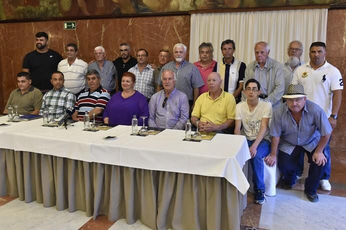 Presentación de la luchada homenaje al Pollo de ...