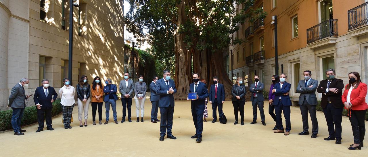 Entrega de los Presupuestos de la Generalitat 2021 en las Cortes.