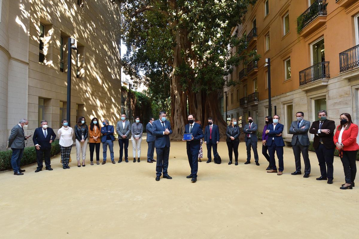 Entrega de los Presupuestos de la Generalitat 2021 en las Cortes.