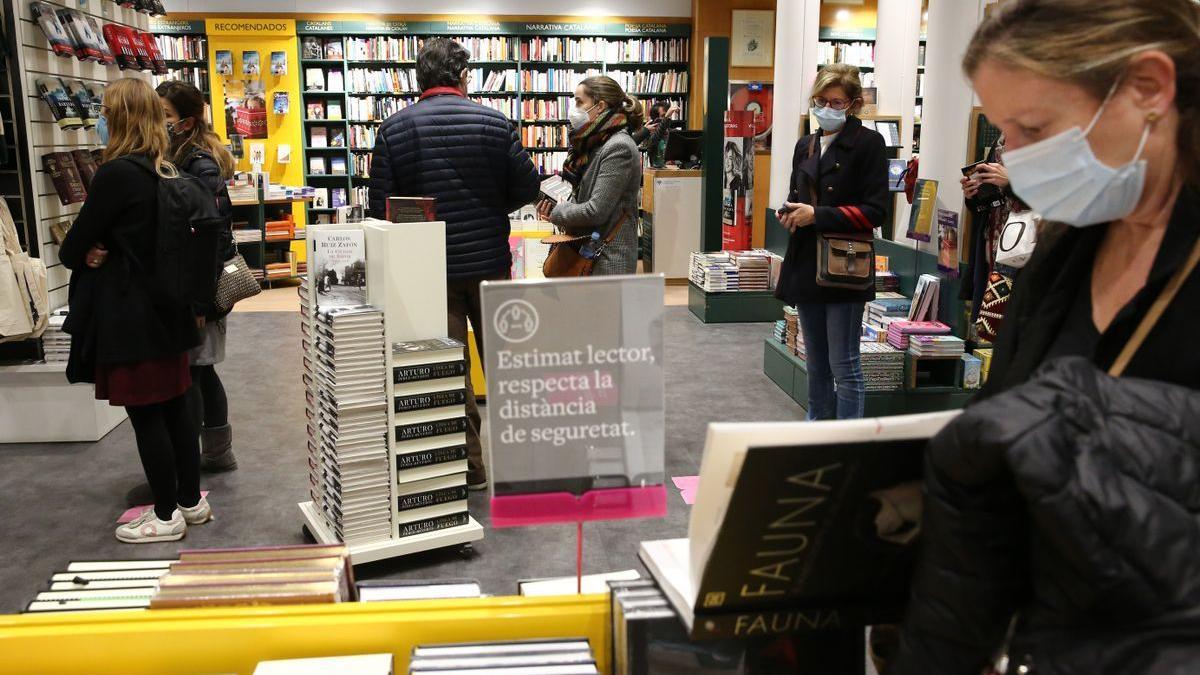 Un aspecto de la librería Casa del Llibre de Paseo de Gràcia, en Barcelona.