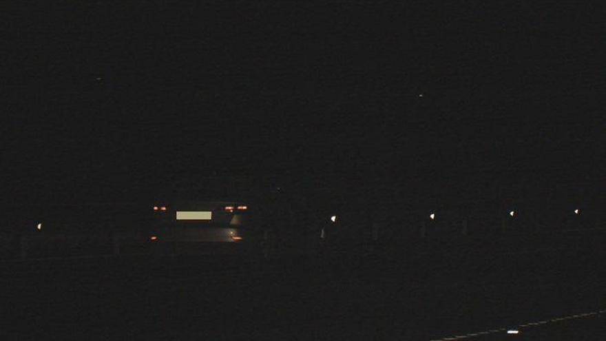 El vehicle del conductor infractor, de nit, a l&#039;AP-7.