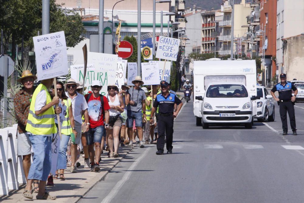 Mobilització contra la granja de pollastres a Solius