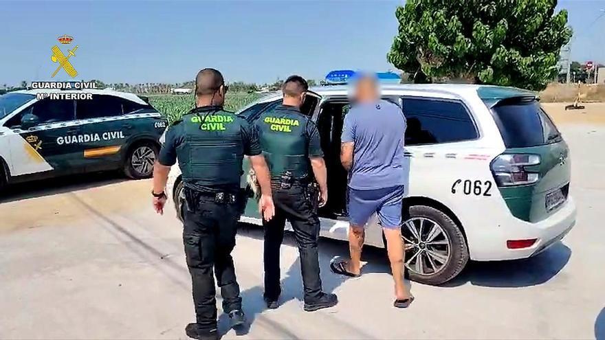 La Guardia Civil desmantela dos puntos de venta de droga en Daya Vieja y Formentera del Segura