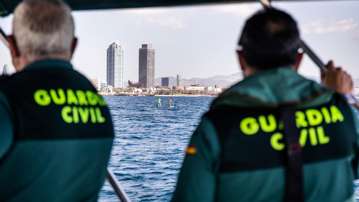 Guardia Civil vigila pesca en Barcelona