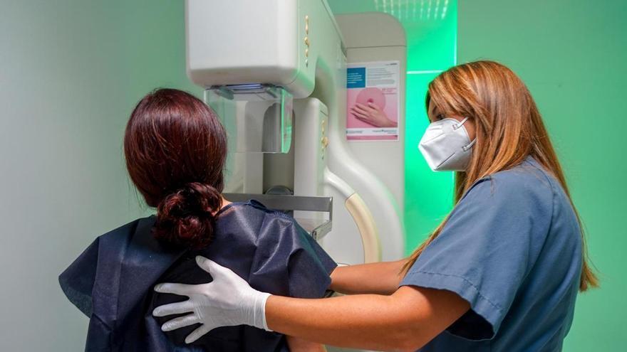 Sanitat recurre a la privada para agilizar pruebas de mama a mujeres del departamento de salud de La Plana