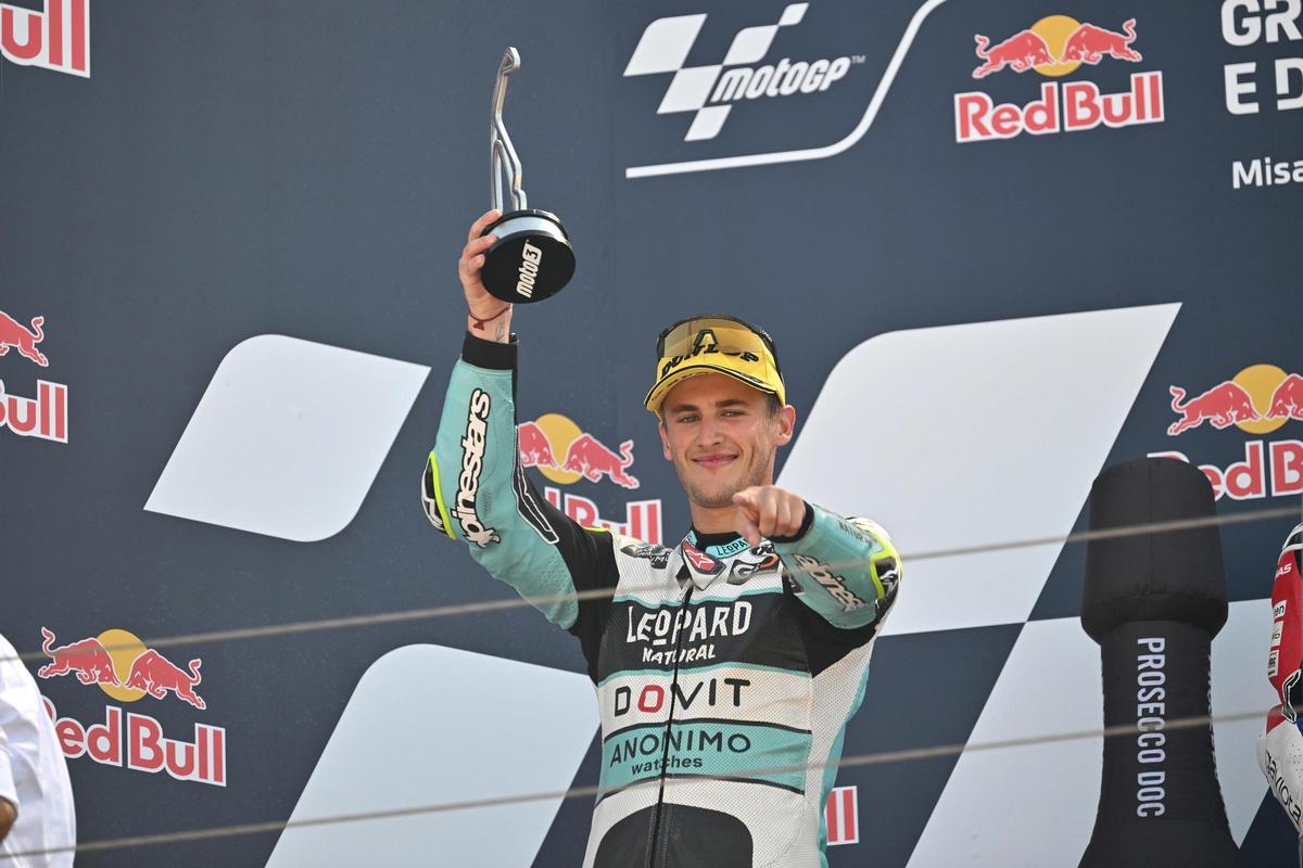 Las imágenes de Jaume Masià como campeón del mundo de Moto3 en Catar