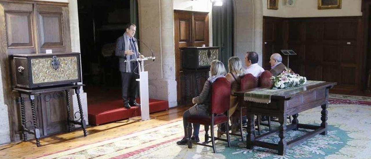 Boda oficiada por el alcalde con solo dos testigos unas horas antes de decretarse el estado de alarma. // A. Villar