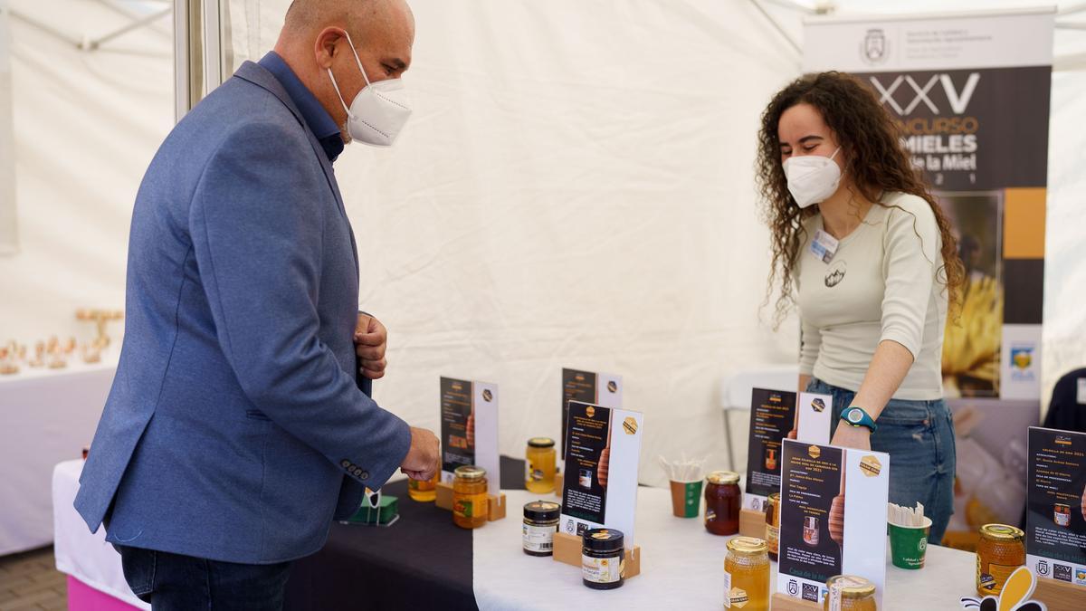 One of the stalls that has accompanied the delivery of the 25th prizes of the Tenerife regional honey contest