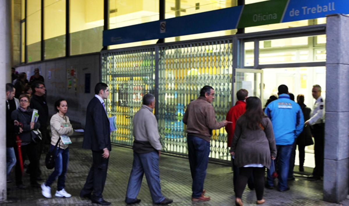 L’OCDE ha advertit avui que l’atur a Espanya es mantindrà al voltant dels cinc milions de desocupats.