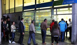 L’OCDE ha advertit avui que l’atur a Espanya es mantindrà al voltant dels cinc milions de desocupats.